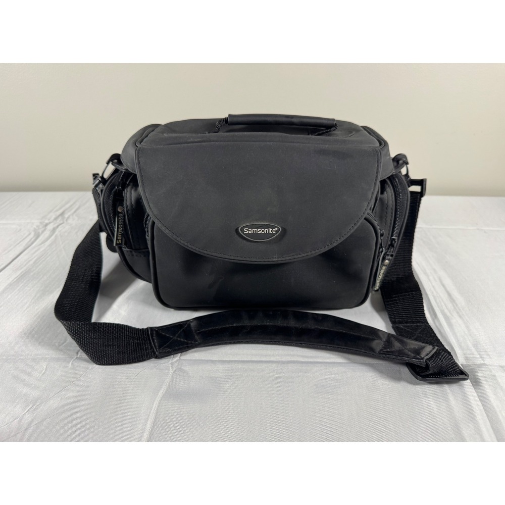 80s/90s Samsonite Black Padded Camera/Camcorder Shoulder Bag  
Adjustable Strap